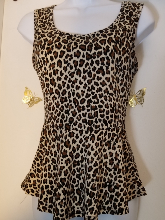 Charlotte Russe Tops - Pre-loved Charlotte Russe Cream Leopard Print Tank Top